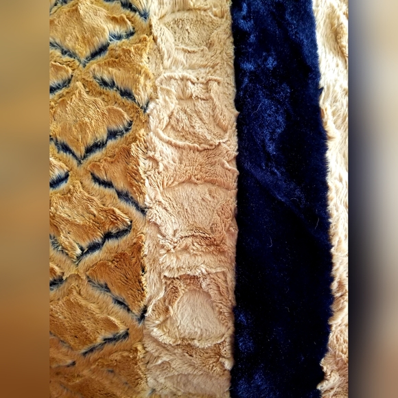 XL Waterfall Luxe Minky Blanket - Picture 3 of 11